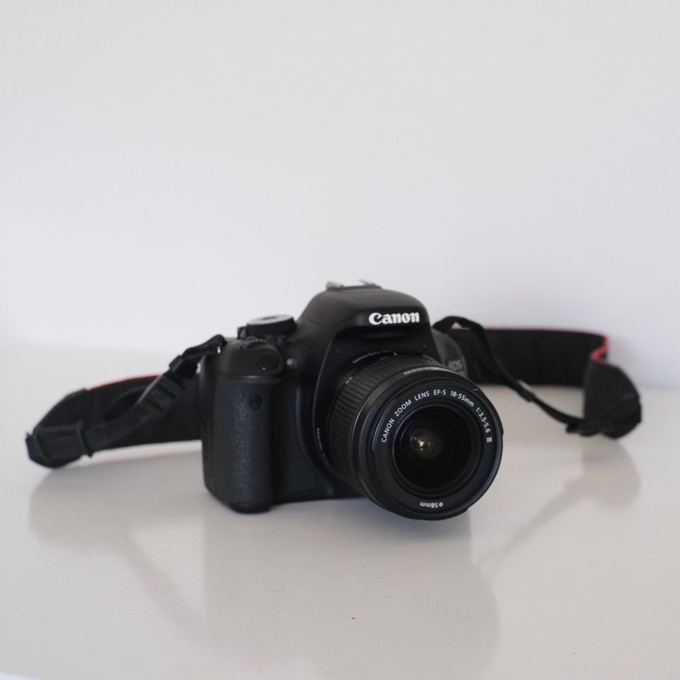 Canon EOS 600D | Lowepro-kameralaukku | 3 muistikorttia