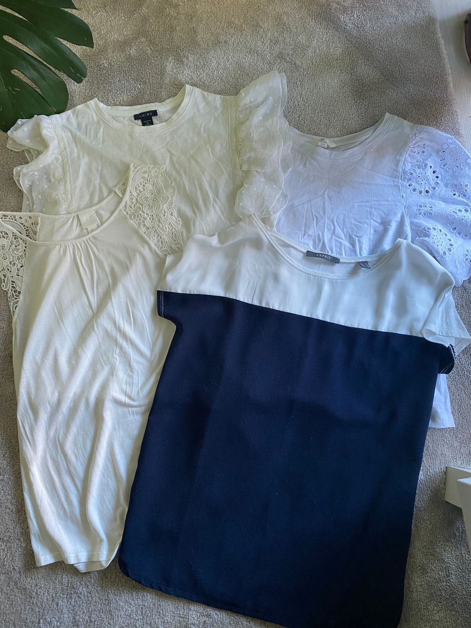 4x t-paita (Esprit, H&M ja Amisu)