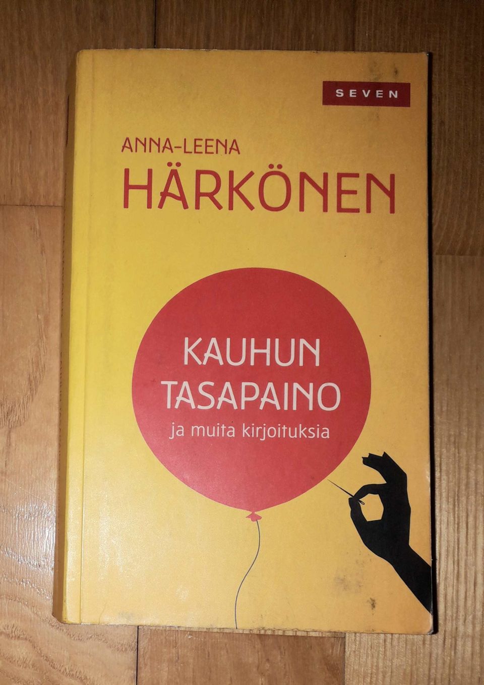 Anna-Leena Härkönen: Kauhun tasapaino