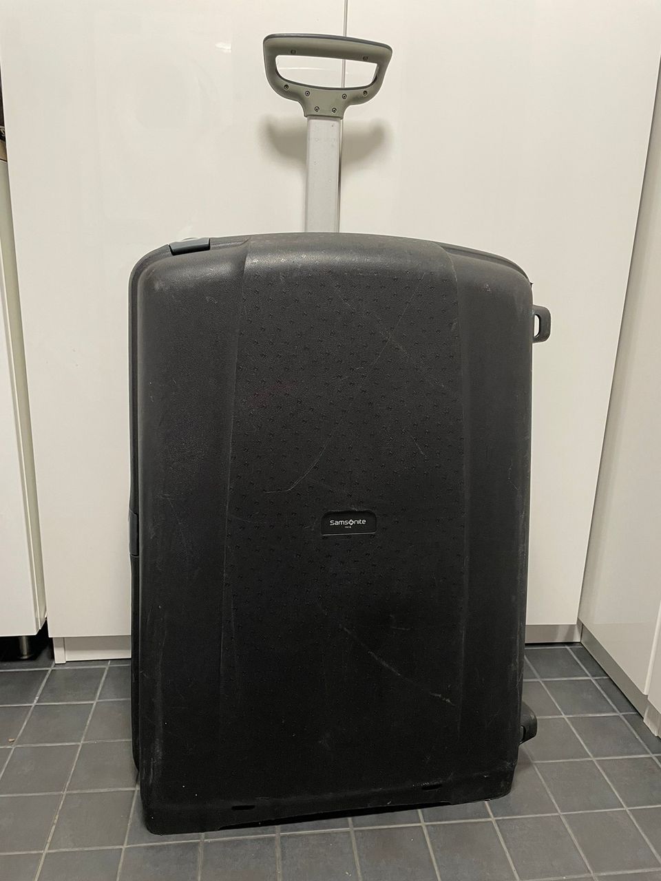 Samsonite iso XL matkalaukku >100l