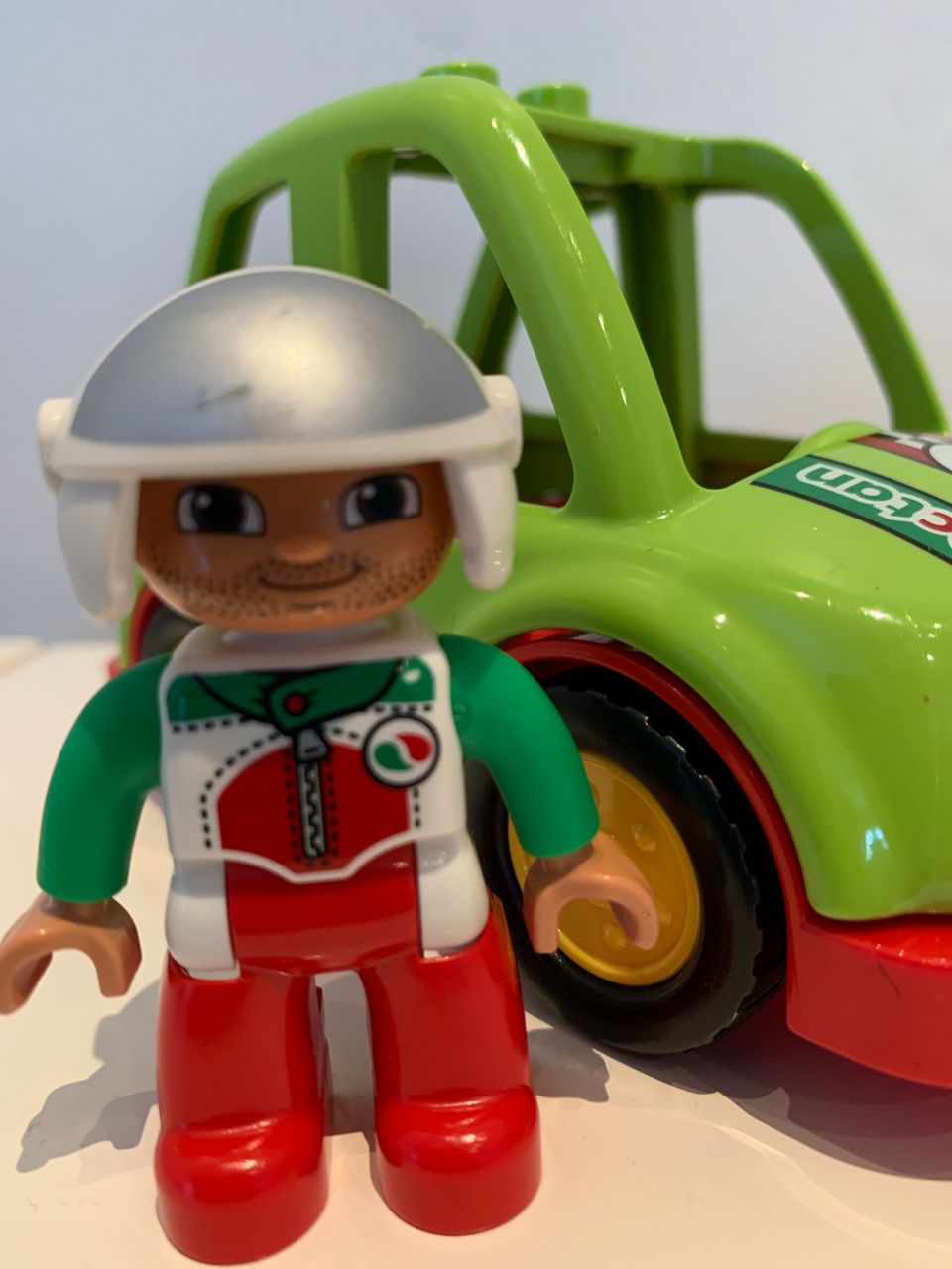 Lego Duplo  Ralliauto ja kuljettaja Uudenveroinen