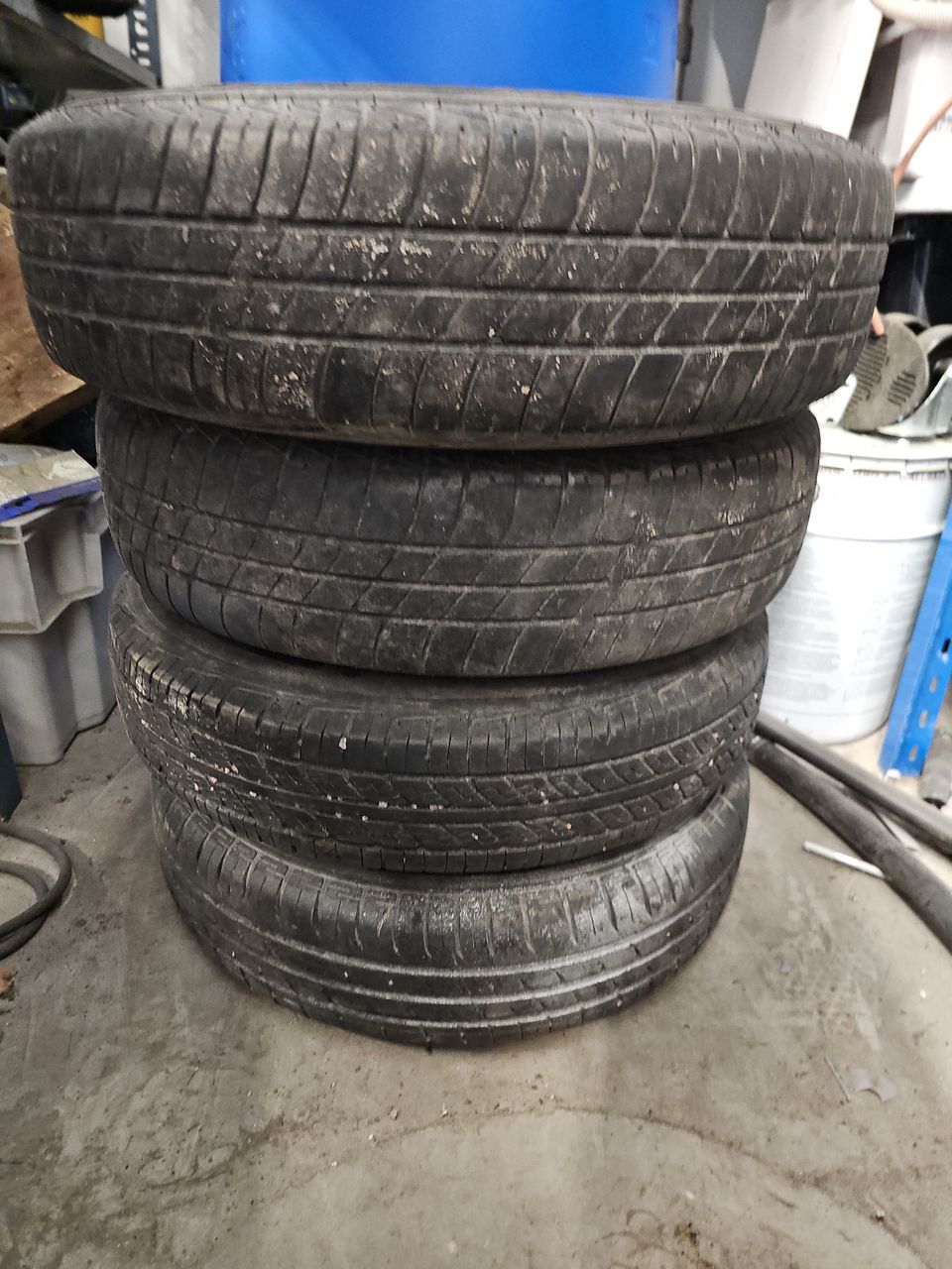 Peräkärryn renkaat vanteilla 4kpl 155/80r13