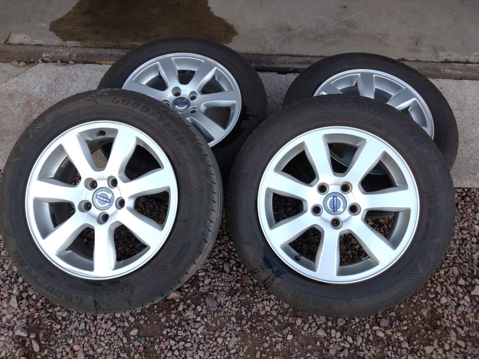 Volvo aluvanteet 205/60R16 kesärenkailla