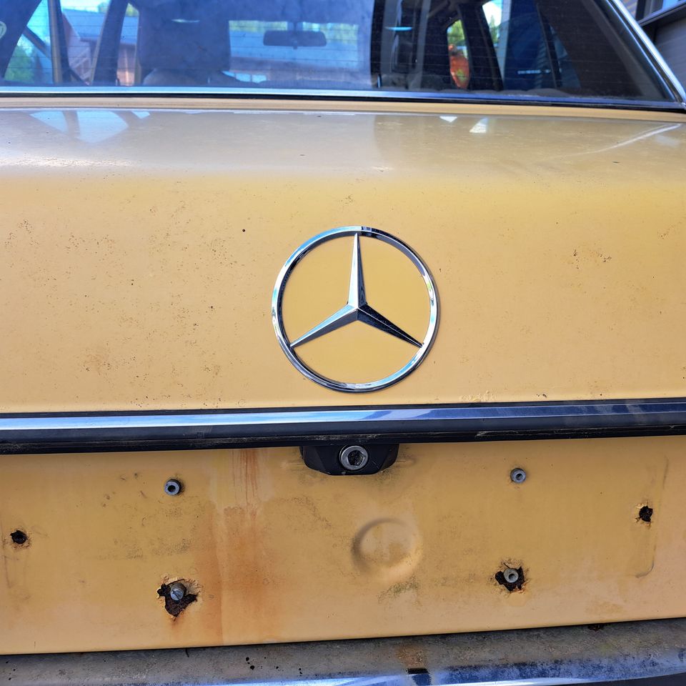 MB W123 takaluukun kansi