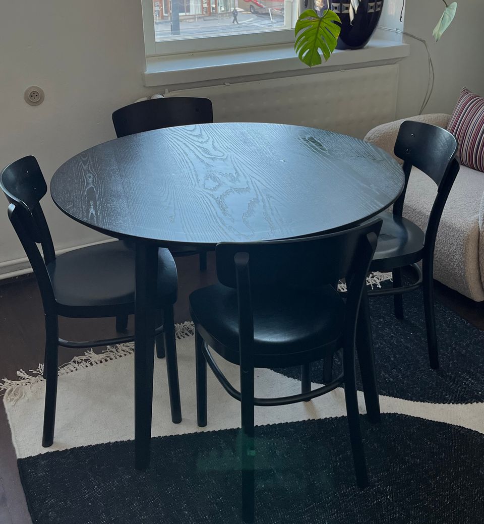 Pyöreä pöytä ja tuolit 4kpl