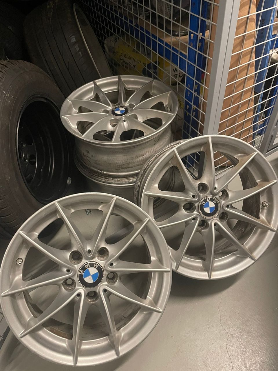 16 bmw vanteet renkailla