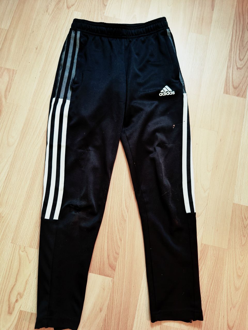 Adidas verkkarit 140 cm