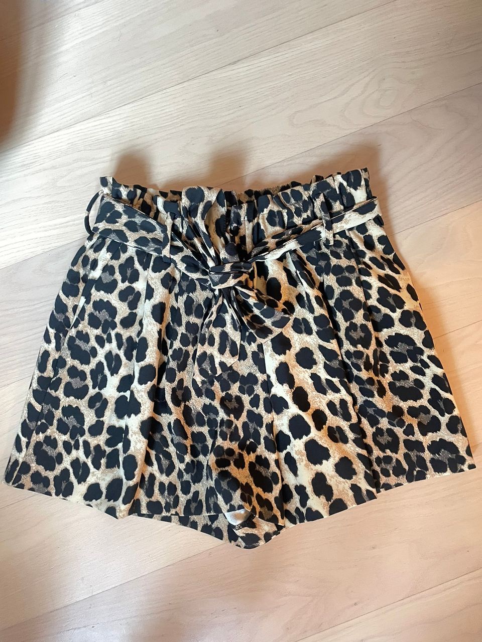 Zara leopardishortsit