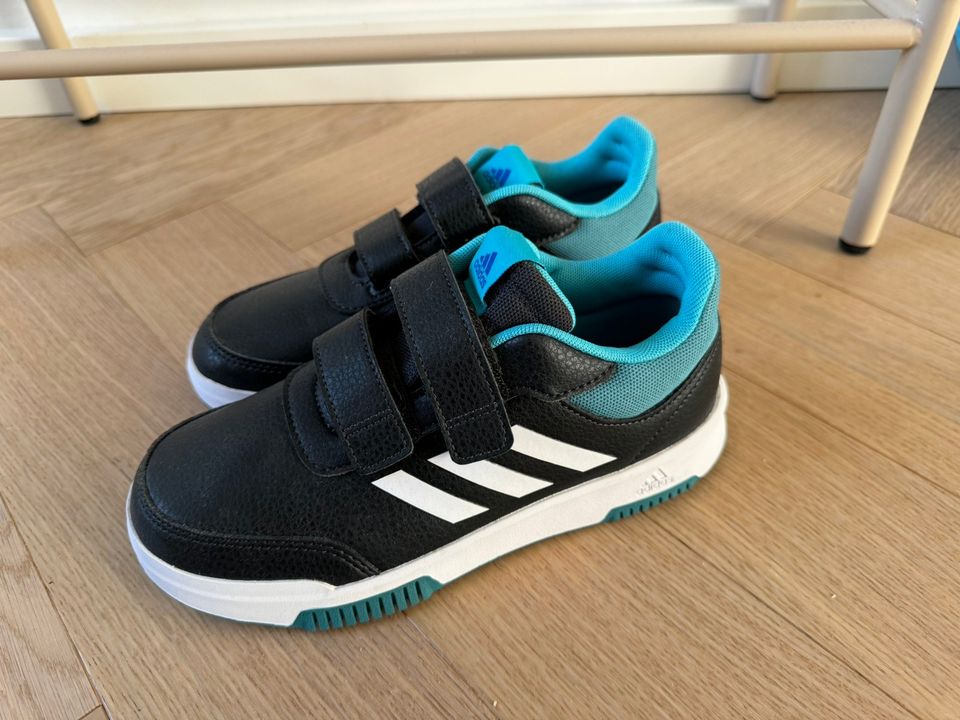 Uudet adidas lenkkarit 36