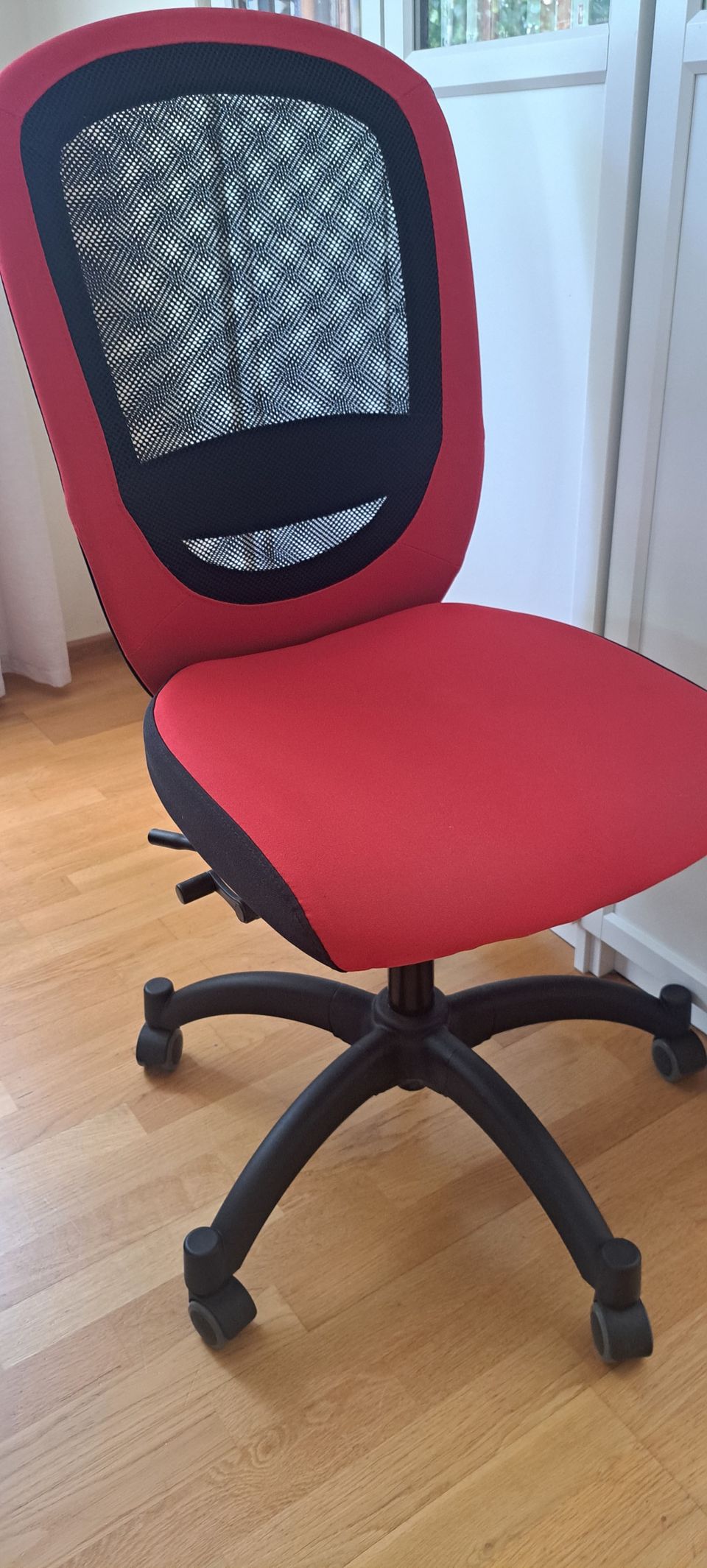 Hyvä, ergonominen työtuoli