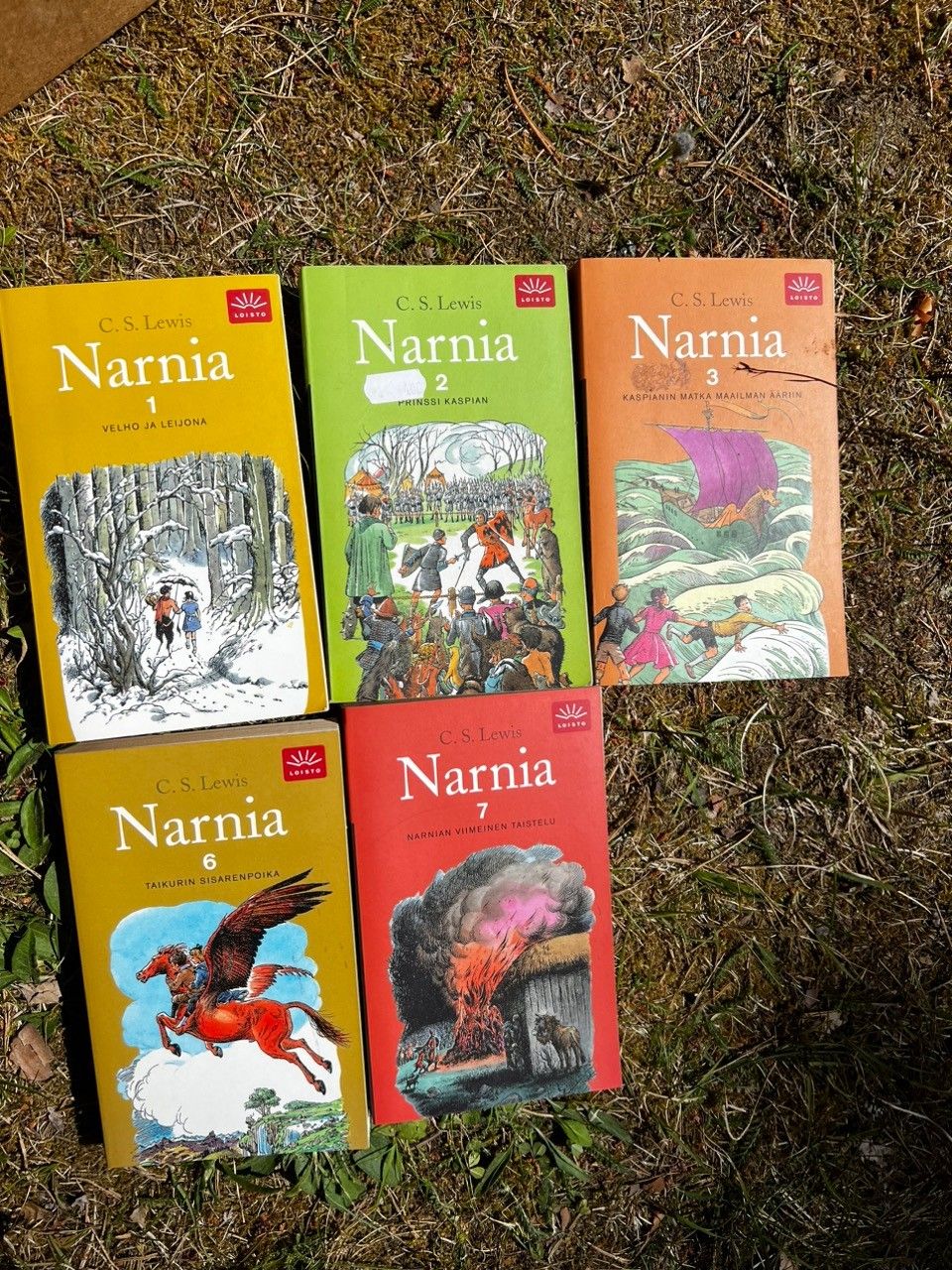C.S.Lewis Narnia sarjaa 1, 2, 3, 6, 7