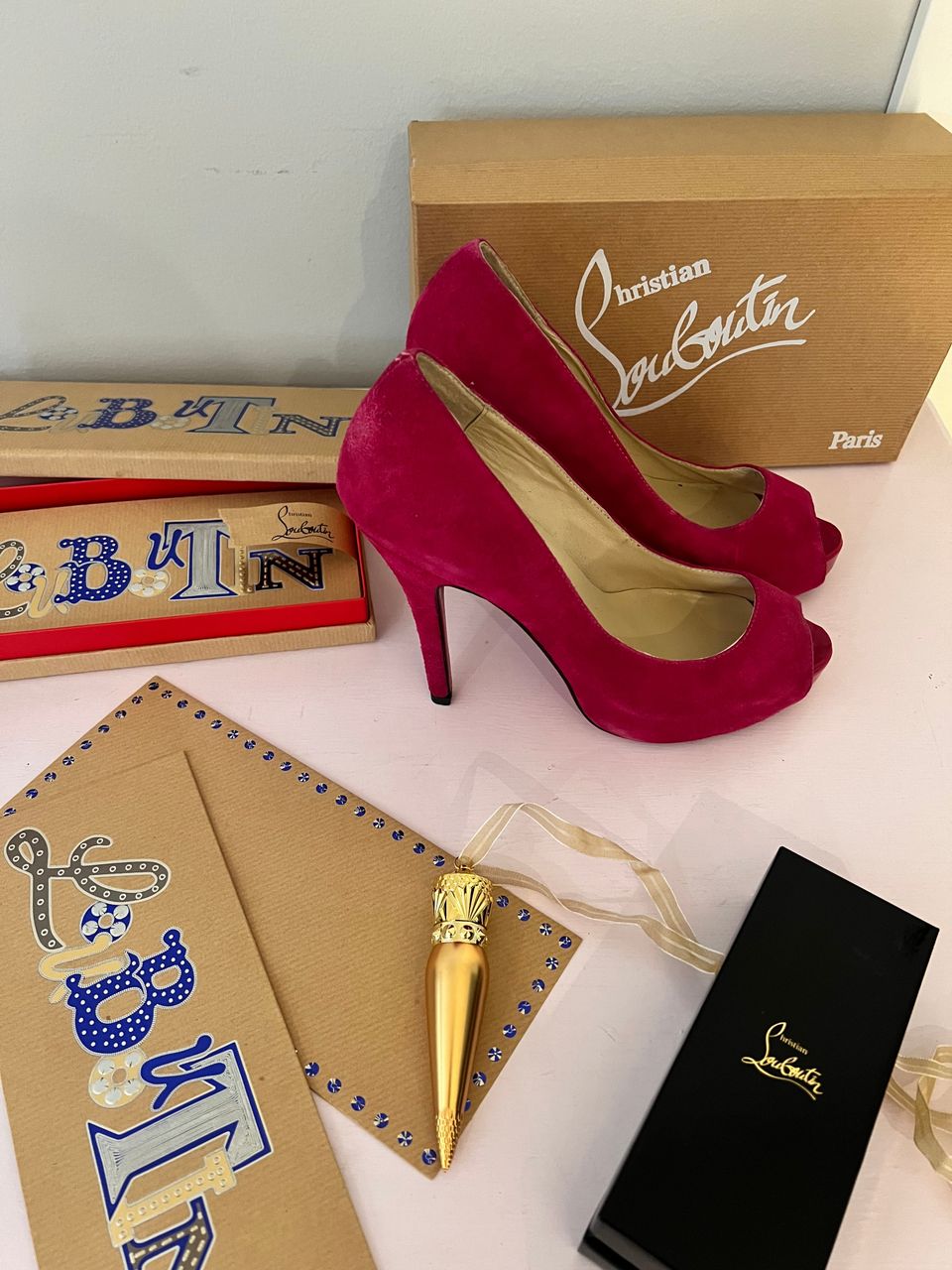 Louboutin keräilykoru huulipuna, Christian Louboutin kirjekuoret