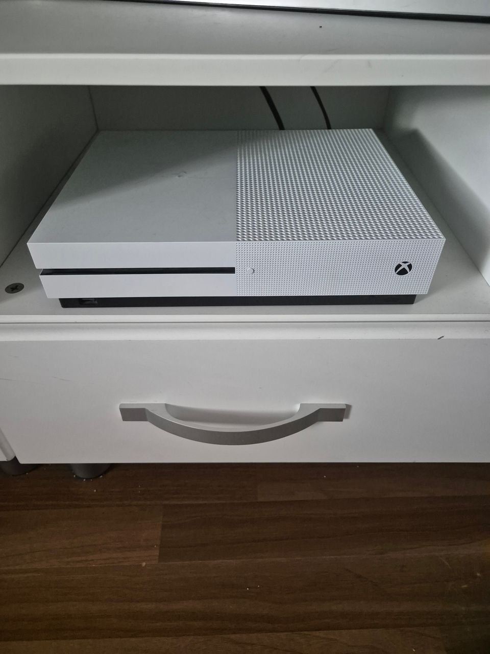 Xbox one + 15 peliä ja kuulokkeet