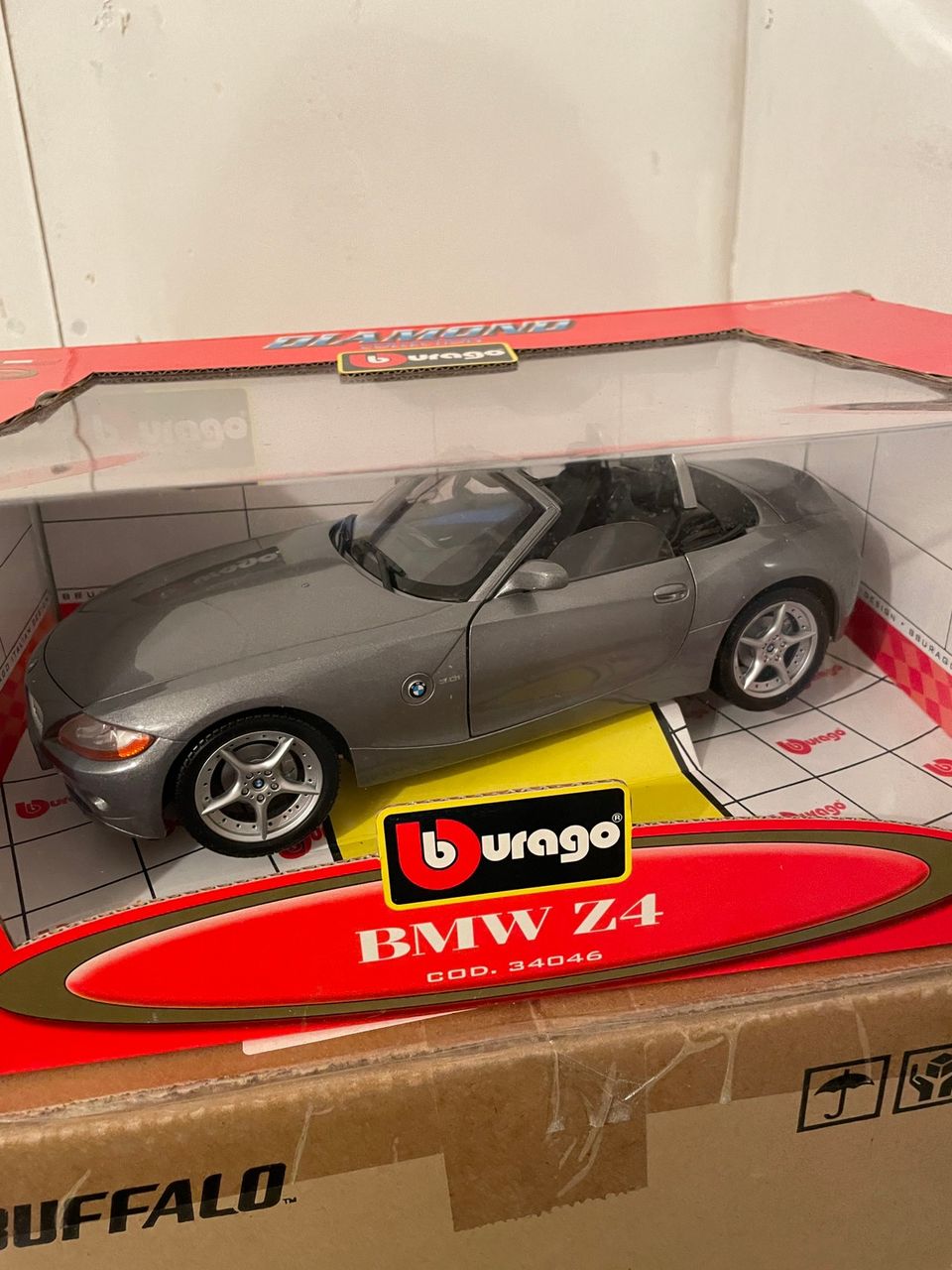 Bburago 1:18 BMW Z4 pienoismalli