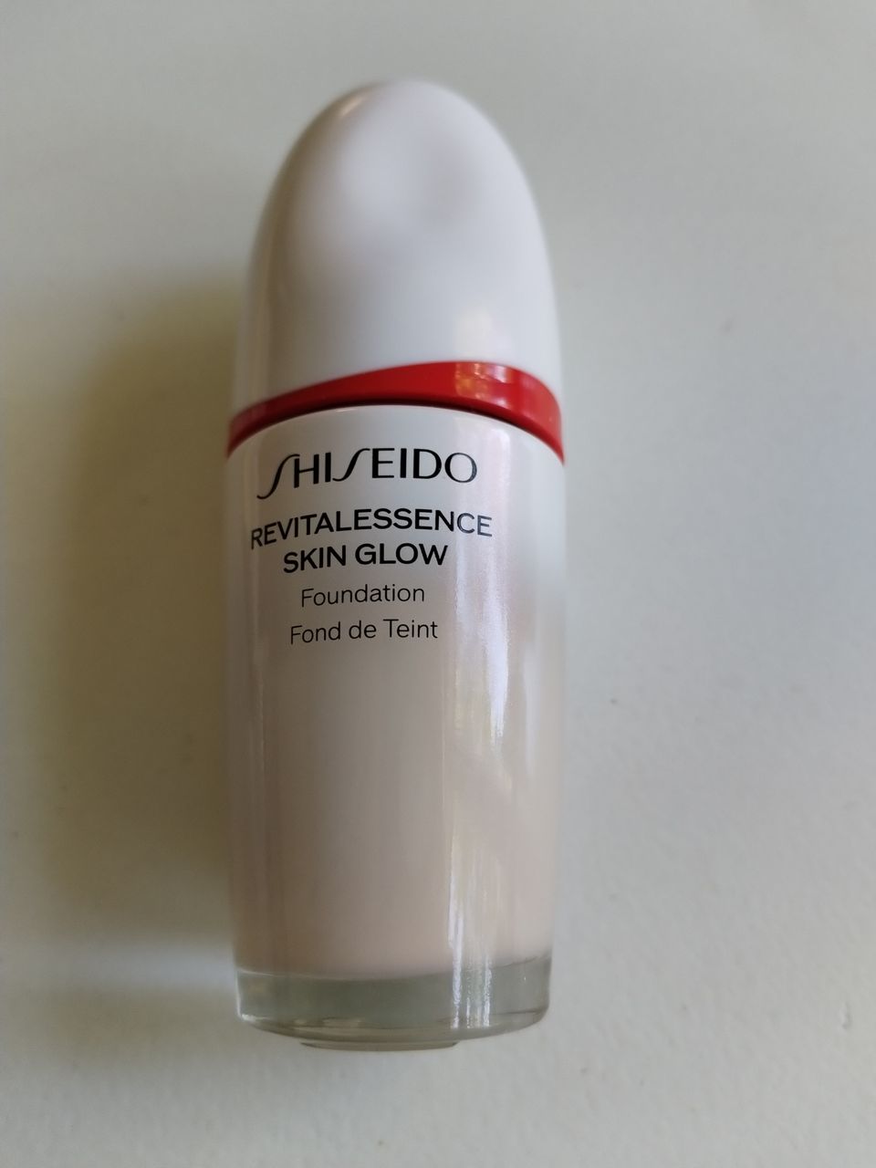 Shiseido Revitalessence skin glow meikkivoide