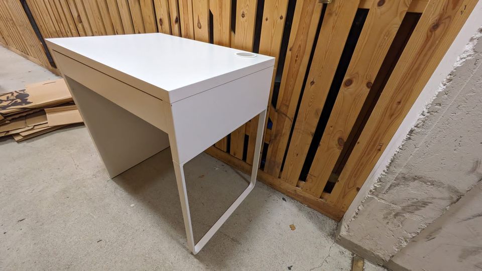 Ikea Micke valkoinen työpöytä