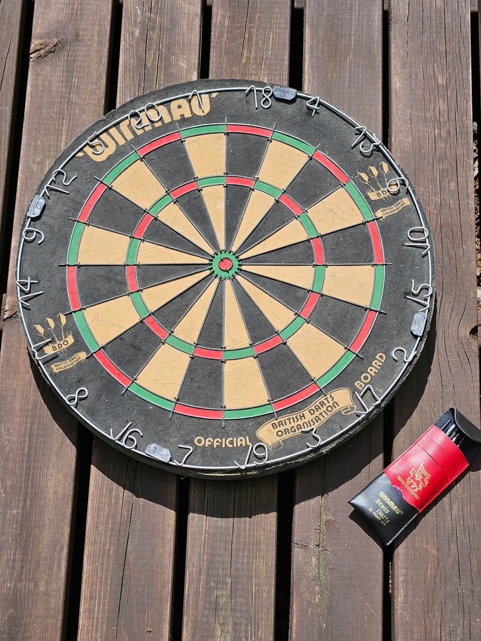 Winmau darts-taulu + tikat