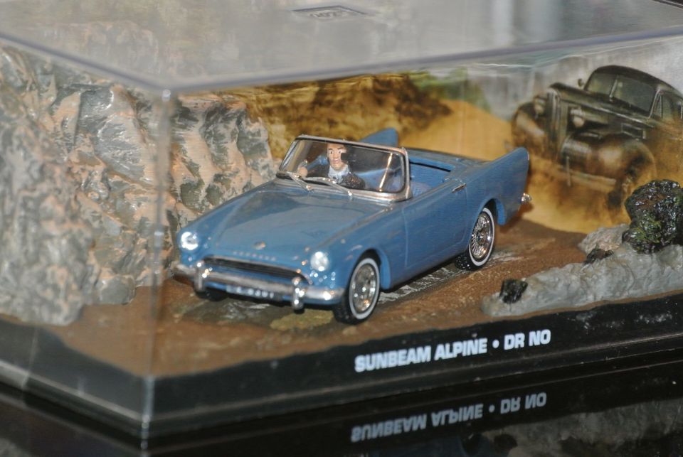 Sunbeam Alpine auto pienoismalli 1962 James Bond Tohtori No 007 1:43