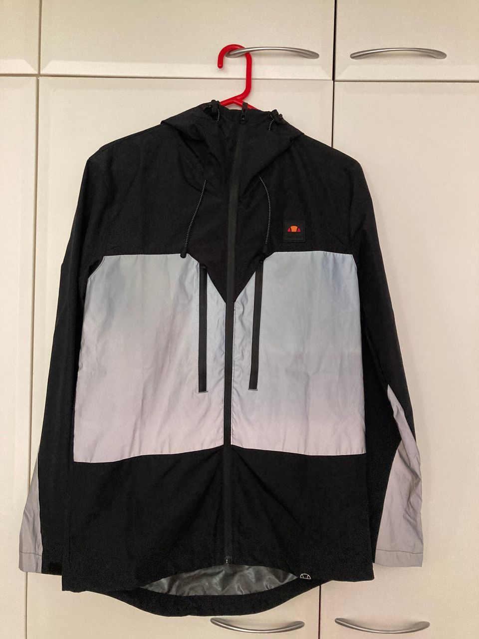 Ellesse heijastintakki xs