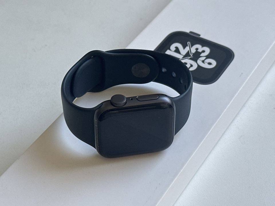 Apple Watch SE 40mm GPS TAKUU 12kk black