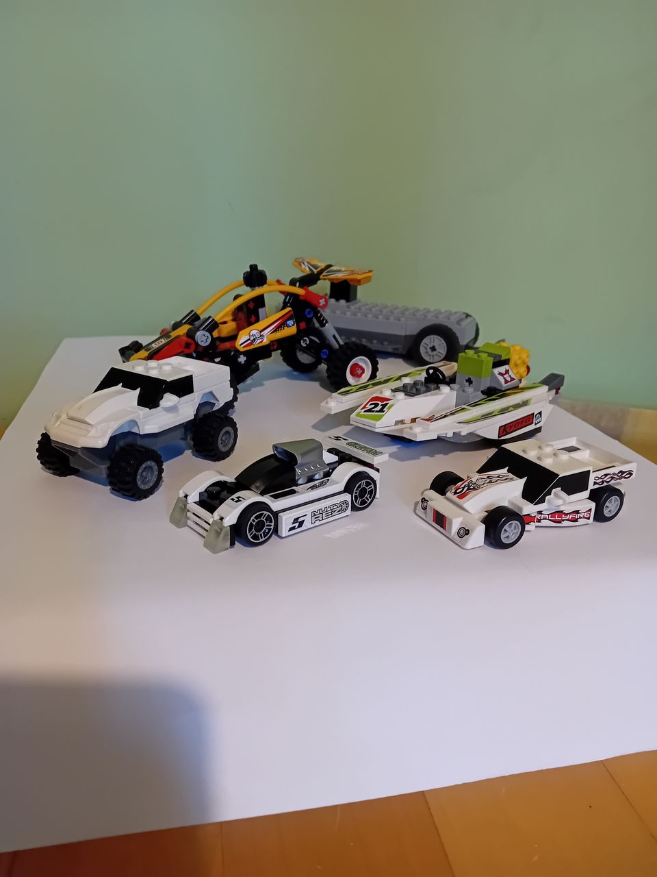 Lego ajoneuvoja