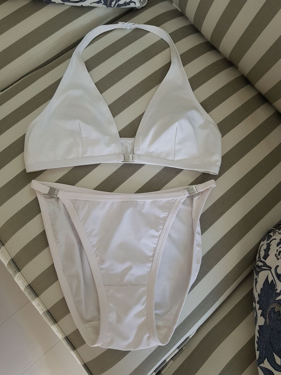 Calvin Klein valkoiset bikinit