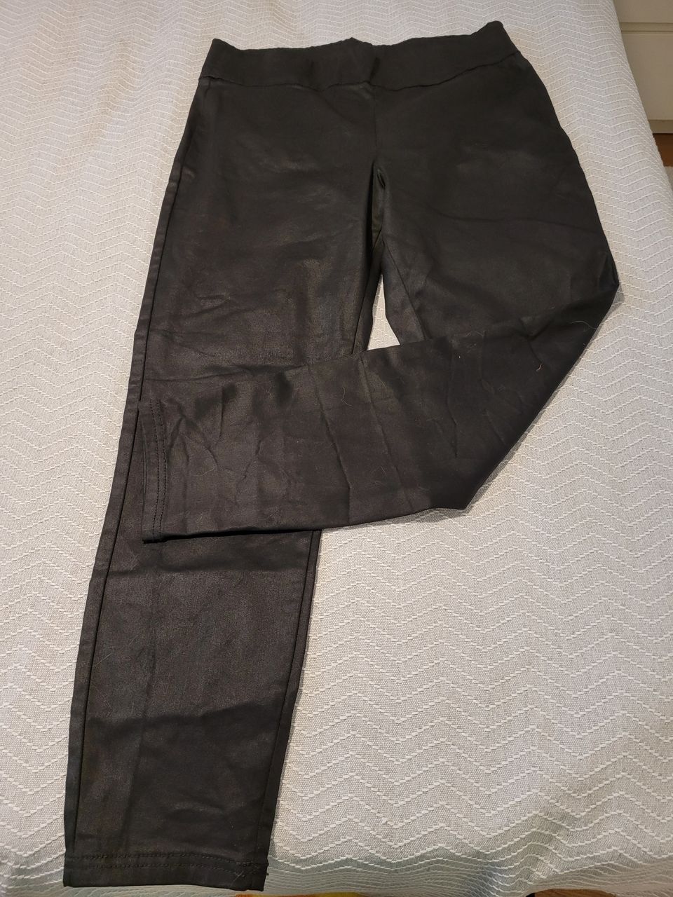Mustat housut koko L
