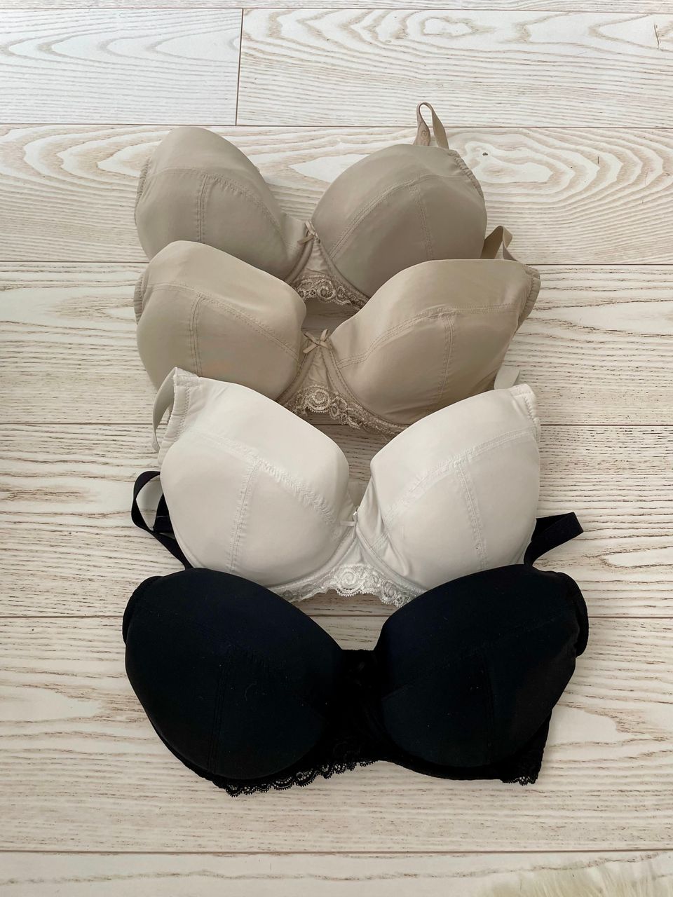 Change lingerie rintaliiveja (70F)