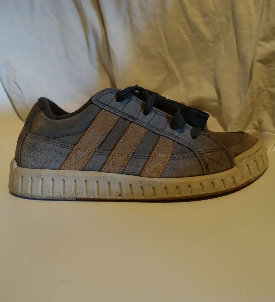 Myydään adidas lwst kengät