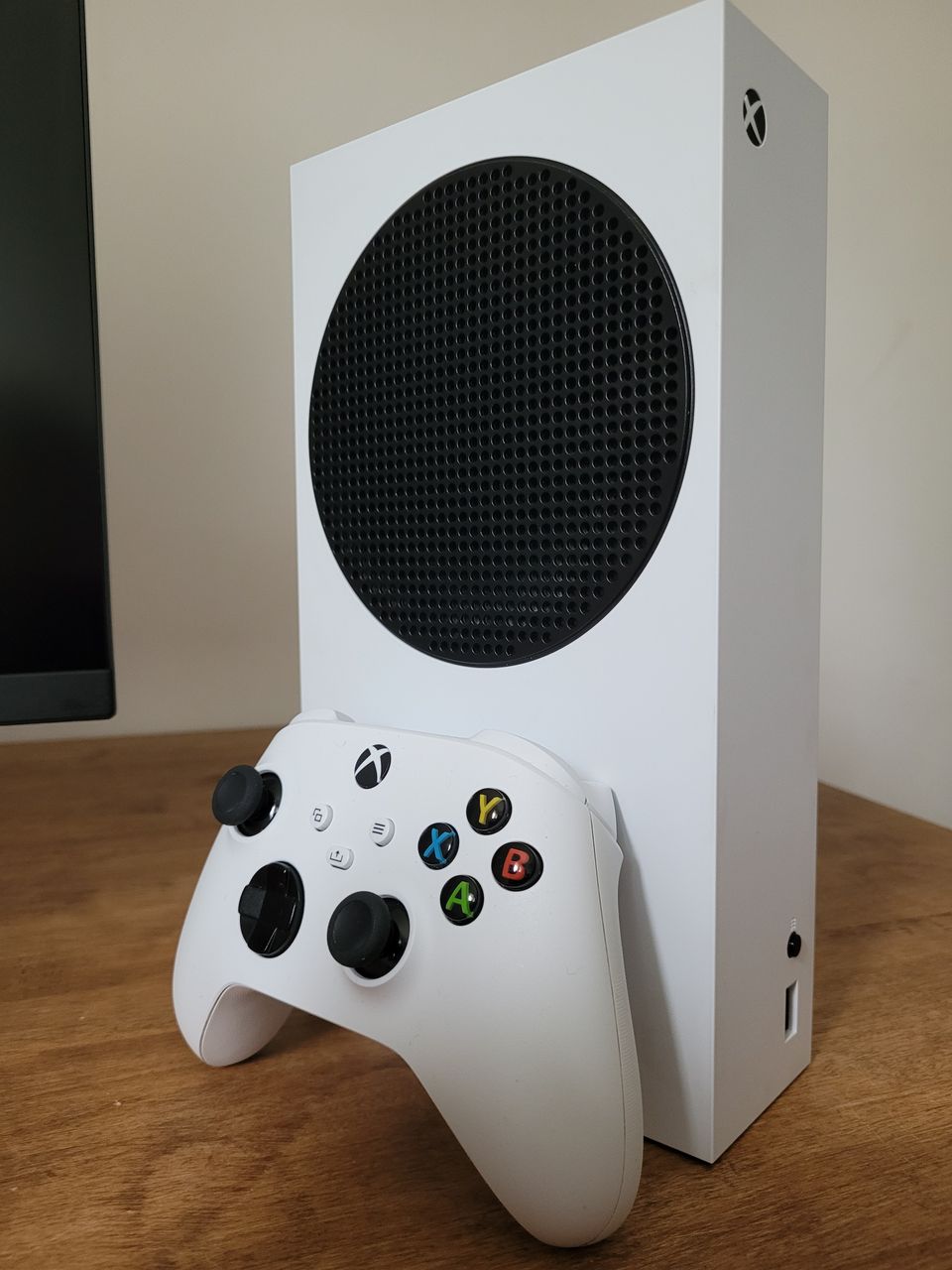 Myydään vähän käytetty xbox series s