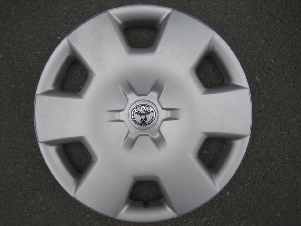 Toyota alkuperäiset pölykapselit 15" 4kpl