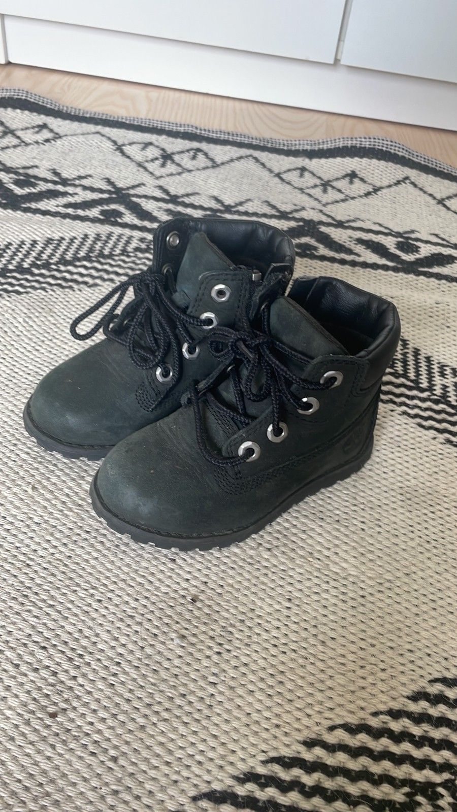 Timberland mustat kengät (23)