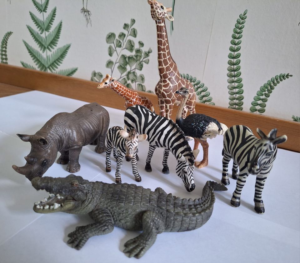 Schleich -setti ”Savannin eläimet” Varattu