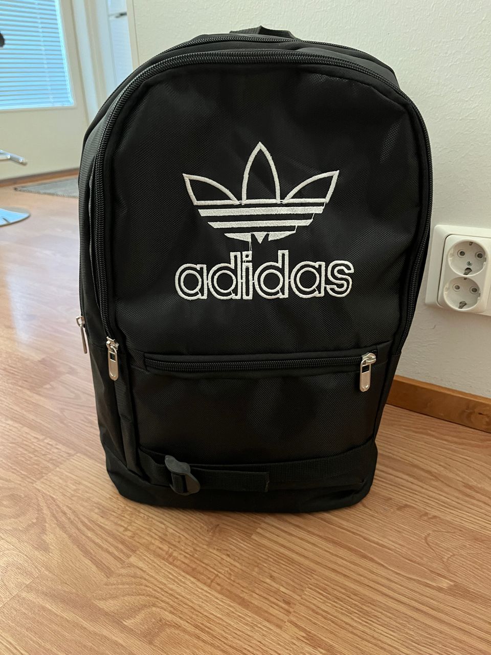 Adidas reppu uusi