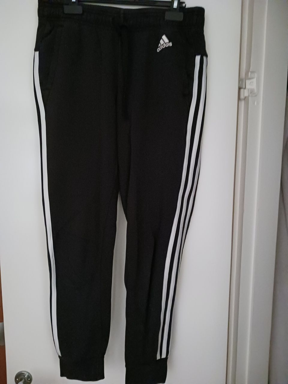 Adidas kollegehousut