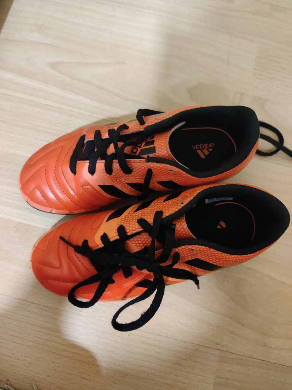 Addidas Football shoes / jalkapallo kengät - 33