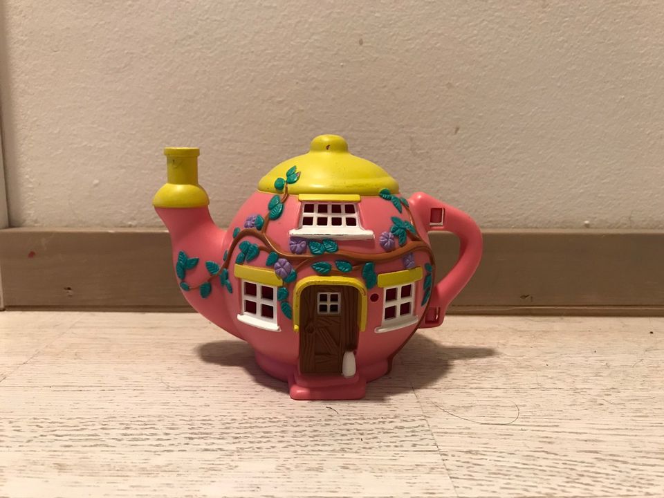 Teeny Weeny Families Hippity Hop Cafe Teapot 1995