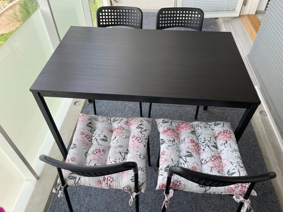 Ikean SANDSBERG / ADDE pöytä ja tuolit