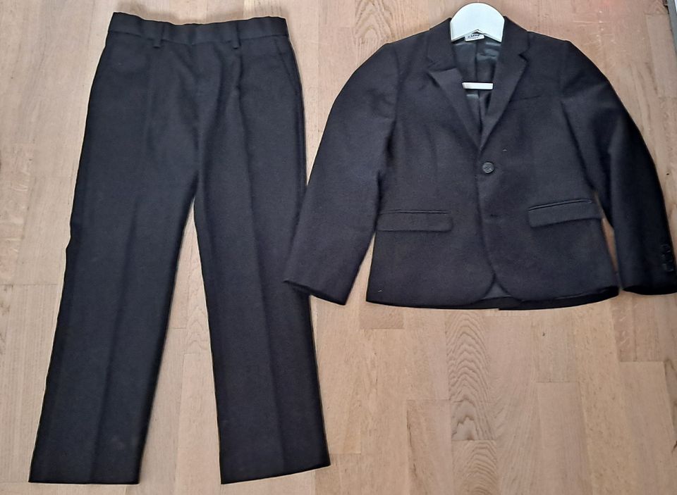 Musta puvun takki ja housut 128 cm