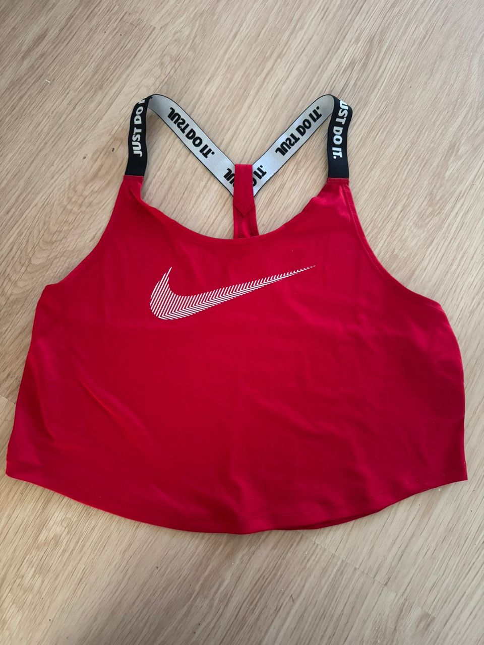 Nike punainen lyhyt toppi