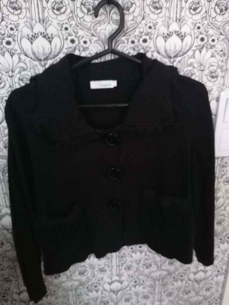 Musta paita/jakku