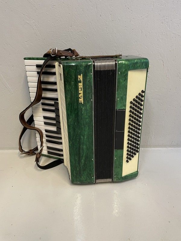 Harmonikka Zarja 2 pianoharmonikka