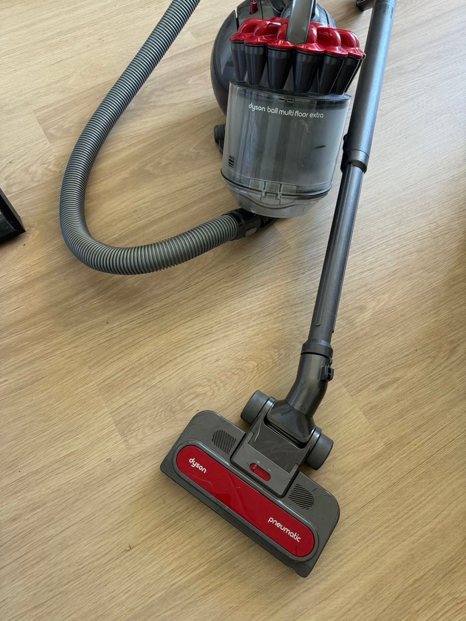 Dyson Big Ball Multifloor vacuum cleaner, Imuri