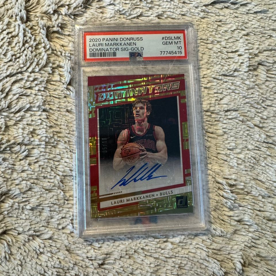 Lauri Markkanen PSA 10 nimmarikortti