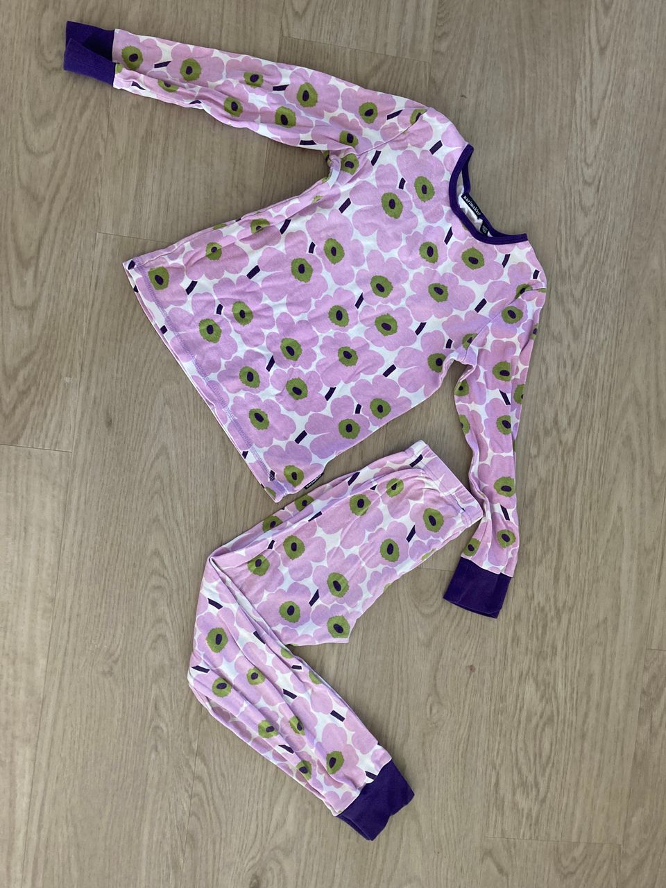 Unikko pyjama 128cm