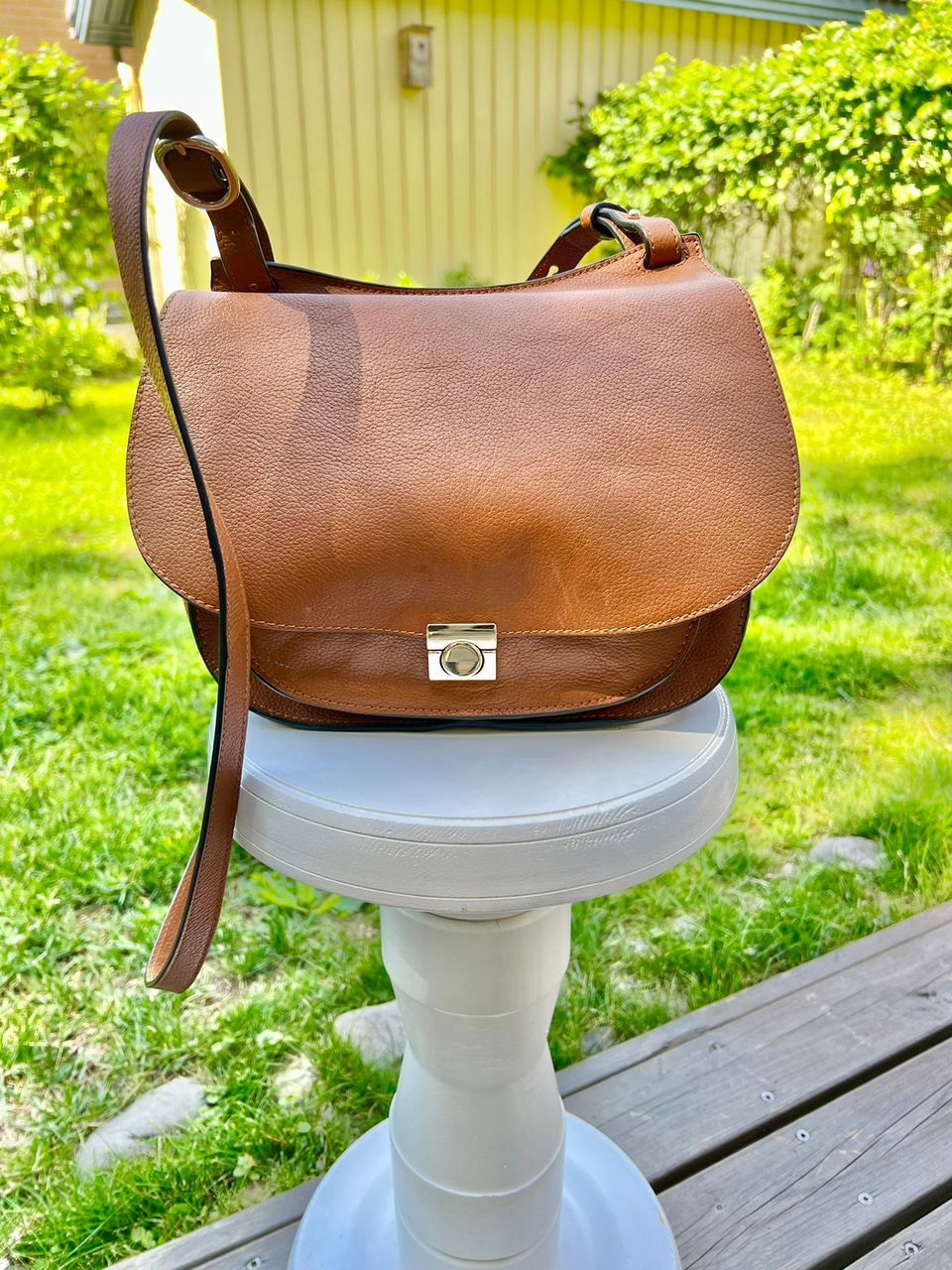 Massimo Dutti crossbody nahkainen olkalukku