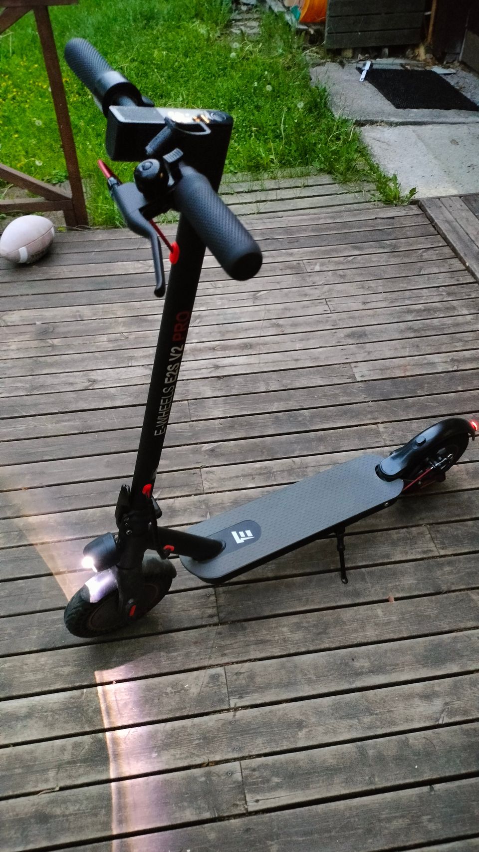 E-WHEELS
E2S V2 Pro sähköpotkulauta