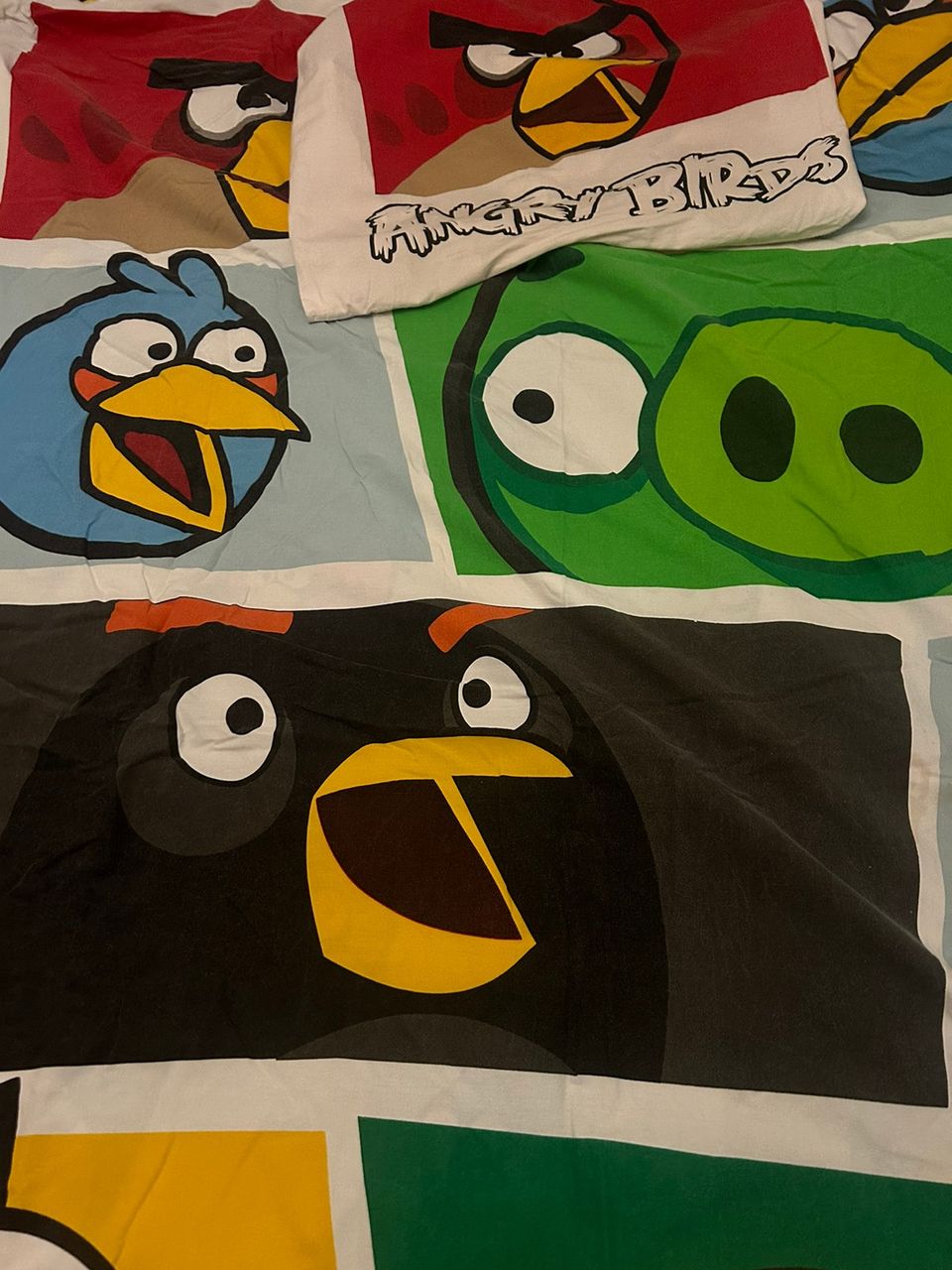 Angry birds pussilakana ja tyynyliina