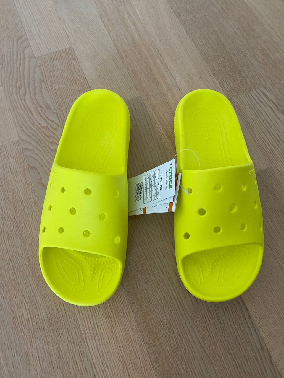 crocs