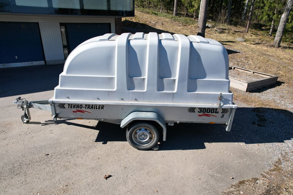 Teknotrailer 3000l kuomulla